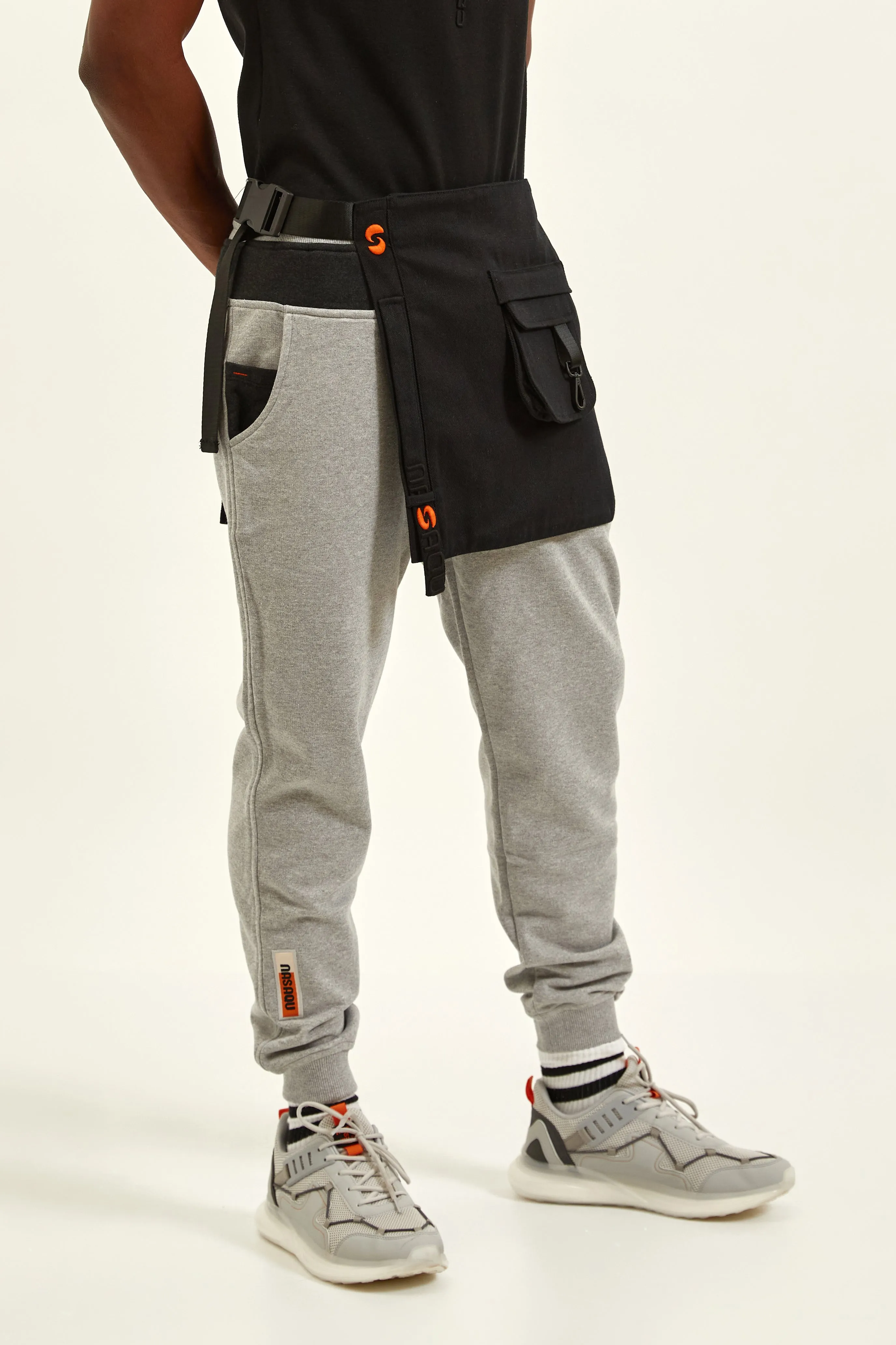 AQRU Adjustable Waist Bag - Black