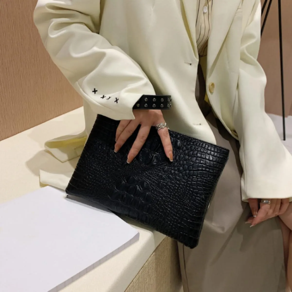 IAMUHI Women Faux Leather Crocodile Envelope Clutch Bag Wristlet Zipper Evening Handbag Wallet Purse